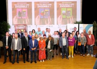Conférence du SDD82 sur les erreurs de tri Photo de groupe lors de la conférence du SDD82 avec la présence de Michel Weill et d'élus
