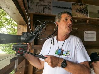 Explorer la biodiversité avec Laurent Gaillard à la base de loisirs Laurent Gaillard à l'observatoire du lac de la base de loisirs