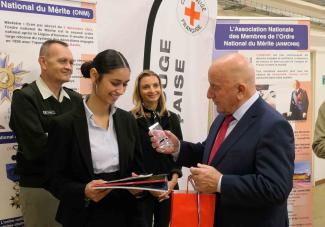 Cérémonie de récompense à la Croix-Rouge : Michel Weill honore l'engagement des jeunes