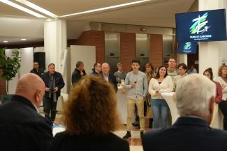Soirée d’accueil des internes en médecine au Conseil Départemental de Tarn-et-Garonne Des internes en médecine qui écoutent le discours des élus