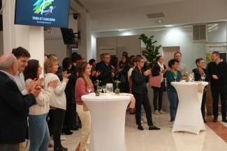 Soirée d’accueil des internes en médecine au Conseil Départemental de Tarn-et-Garonne Des internes en médecine qui écoutent le discours des élus