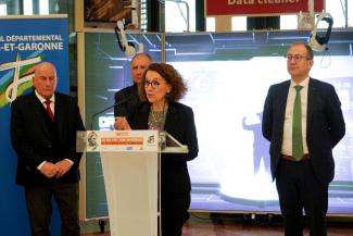 Lancement de la première édition du « 82 fait son numérique » Michel Weill, Catherine Bourdoncle et Vincent Roberti, dans le hall de l'Hôtel du Département pour le lancement de la première édition du « 82 fait son numérique »