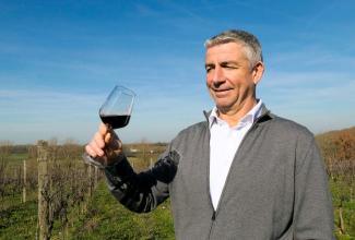 Rencontre avec Luc Flores au Château Bouissel Luc Flores, le propriétaire du domaine Bouissel