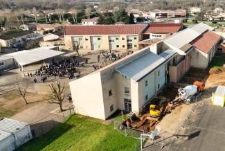 Pose de la première pierre de l'extension du collège de Labastide-Saint-Pierre Vue aérienne des travaux d'extension du collège de Labastide-Saint-Pierre