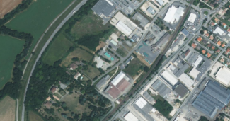 Appel à manifestation d'intérêt concurrente pour l'occupation du site en panneaux photovoltaïques pour « l’antenne de Caussade » Photo vue du ciel de l'antenne de Caussade