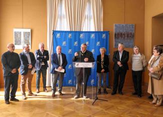 Remise des prix de la Société archéologique Les élus lors d'un discours pour la remise des prix de la Société archéologique