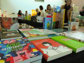 Rencontre inter-professionnelle « Premières pages » Des livres posés sur un table, lors de la rencontre inter-professionnelle « Premières pages »