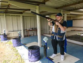 Thomas Gourgues, champion d'Europe de ball-trap Thomas Gourgues, champion d'Europe de ball-trap, lors d'un entraînement dans son son club