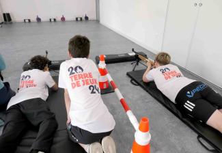 La Semaine olympique et paralympique 2024 au C.U 82 Des jeunes pratiquant le tir à la carabine, lors de la SOP