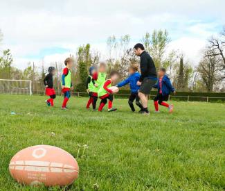 Le portrait de Micky Cazales-Dumail : président du club de rugby amateur de Montbeton/Lacourt-Saint-Pierre Des jeunes qui jouent au rugby