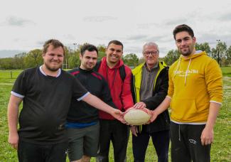 Le portrait de Micky Cazales-Dumail : président du club de rugby amateur de Montbeton/Lacourt-Saint-Pierre Le président du club de rugby amateur de Montbeton/Lacourt-Saint-Pierre est ses collègues