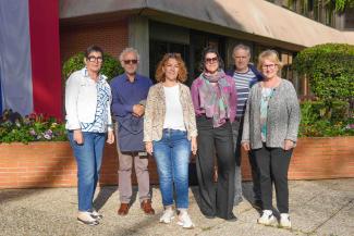 Lancement de la campagne 2024 du Concours départemental des VVF Ensemble d'élus posant devant l'objectif pour les VVF