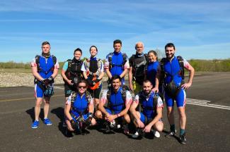 L'équipe de France de parachutisme de précision L'équipe de France de parachutisme de précision en train de poser devant l'objectif