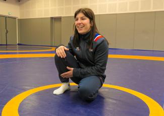 Image de Julie Sabatié lutteuse en équipe de France Julie Sabatié souriante sur le tatami