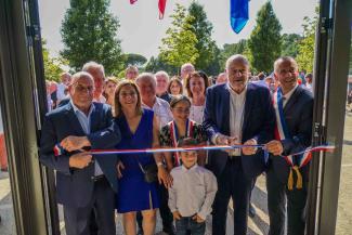 Inauguration des travaux d'aménagement de la commune de Bourret Ensemble d'élus dont Michel Weill, Anne Ius, Frédéric Ius et Jean-Michel baylet inaugurant des travaux