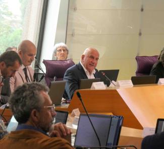 « Nous restons offensifs et le demeurerons, malgré les incertitudes politiques et les contraintes financières. » _ Michel Weill « Nous restons offensifs et le demeurerons, malgré les incertitudes politiques et les contraintes financières. » _ Michel Weill