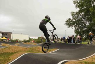 Aménagement routier et pumptrack à Nègrepelisse : sécurité et loisirs au cœur de la commune Aménagement routier et pumptrack à Nègrepelisse : sécurité et loisirs au cœur de la commune