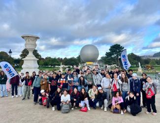 collégiens aux JO Des collégiens posent pour les Jeux paralympiques