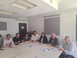 convention de Revitalisation des centres-bourgs dans le Quercy Vert Aveyron  les élus signent un contrat