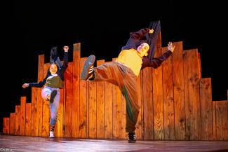 Hi Fu Mi Danseurs d'Hi Fu Mi sur scène