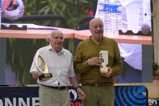 Autre moment symbolique de cette 40e édition : la remise du trophée de "Serviteur fidèle du sport tarn-et-garonnais" à Jean-Claude Bardet, ancien président du CDOS, ainsi que du trophée de "Pionnier de la Fête des Sports" à Jean-Michel Baylet, ancien ministre et président du Conseil Général, tous deux initiateurs de cette fête il y a 40 ans. Autre moment symbolique de cette 40e édition : la remise du trophée de "Serviteur fidèle du sport tarn-et-garonnais" à Jean-Claude Bardet, ancien président du CDOS, ainsi que du trophée de "Pionnier de la Fête des Sports" à Jean-Michel Baylet, ancien ministre et président du Conseil Général, tous deux initiateurs de cette fête il y a 40 ans.