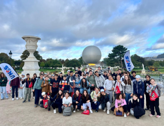 photos de jeunes collégiens à Paris lors des jeux olympiques photos de jeunes collégiens à Paris lors des jeux olympiques
